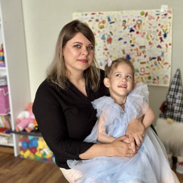 «Я для дочки руки, ноги и глаза». История 33-летней белоруски с ребенком-инвалидом