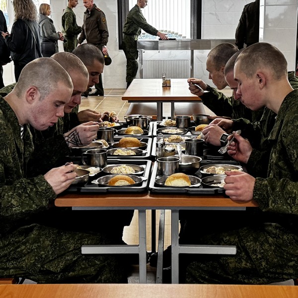 Белоруска показала обед в ресторане за 13 рублей: что удалось взять