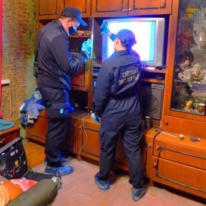 «Папа зарезал маму!» В Беларуси мужчина зарезал жену, об убийстве в милицию сообщила дочь убитой