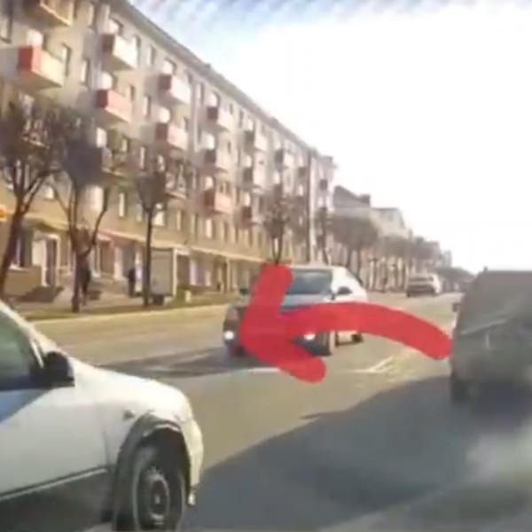 Очередной водитель поплатился за обгон лишением прав — видео