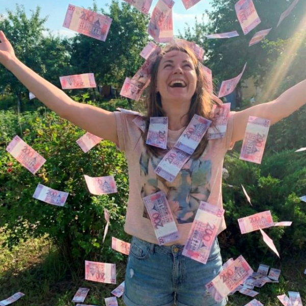 Должны ли доплачивать, если работаешь за коллегу на больничном? Ответ юристов