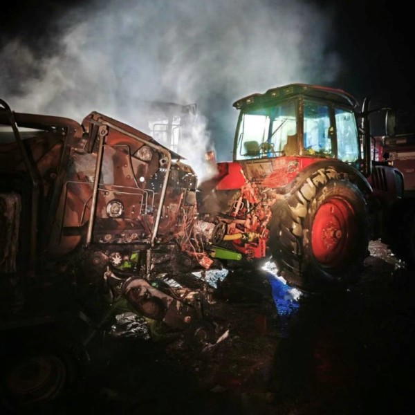 В Ганцевичском районе горел пресс-подборщик