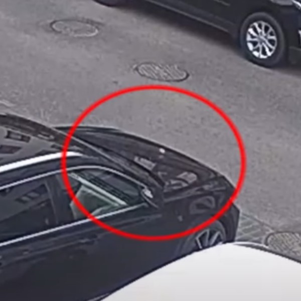 Белоруска разбила чужое авто бутылкой вина из-за задержки такси — есть видео