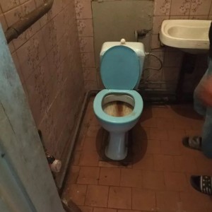 Выпускнице медколледжа выделили квартиру, в которой невозможно жить