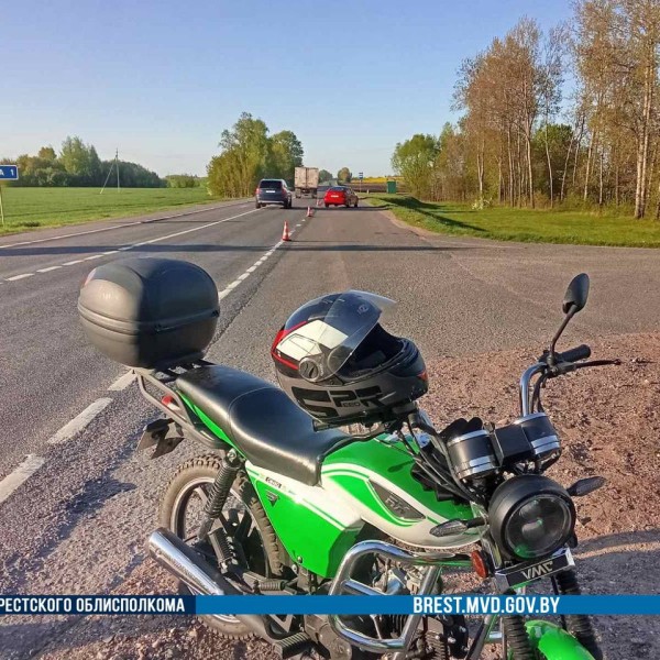 В Пружанском районе девушка на мотоцикле не справилась с управлением — чем всё закончилось