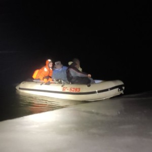 В Беларуси четверо рыбаков оказались на дрейфующей льдине