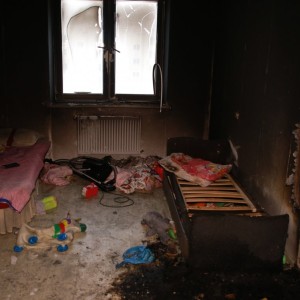 В Беларуси случайный прохожий спас из горевшей квартиры мать с двумя детьми