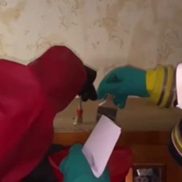 В квартире белорусов нашли ртуть. Чем все закончилось?