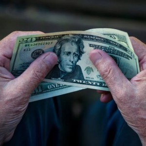 Пенсионерка из Беларуси лишилась более 200 тысяч долларов. Что произошло?