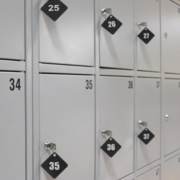 Кто отвечает за пропажу вещей из камеры хранения магазина?