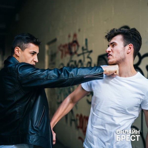 В Беларуси парня ударили по голове, но он никому об этом не сказал. Спустя 10 лет в милицию обратилась его мама