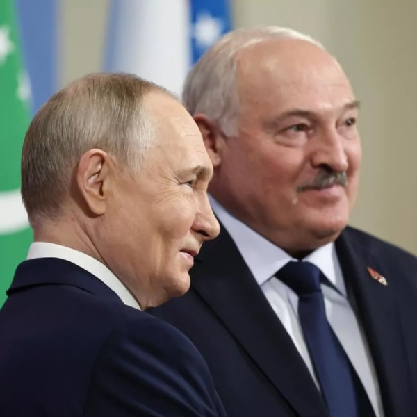 Путин поздравил Лукашенко с победой на выборах