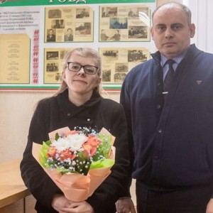 Женщина нашла кошелек с $8,6 тыс., принесла в милицию и получила вознаграждение