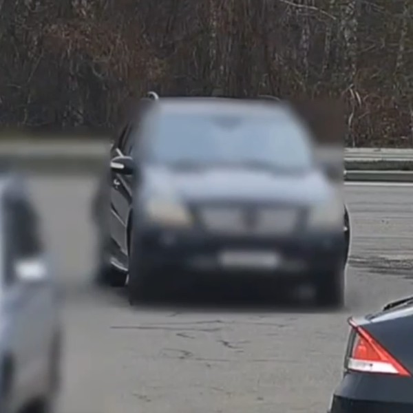 Лишенный прав водитель на Mercedes попался снова