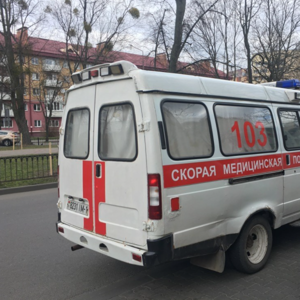 В гараже мужчину достали из смотровой ямы в тяжелом состоянии