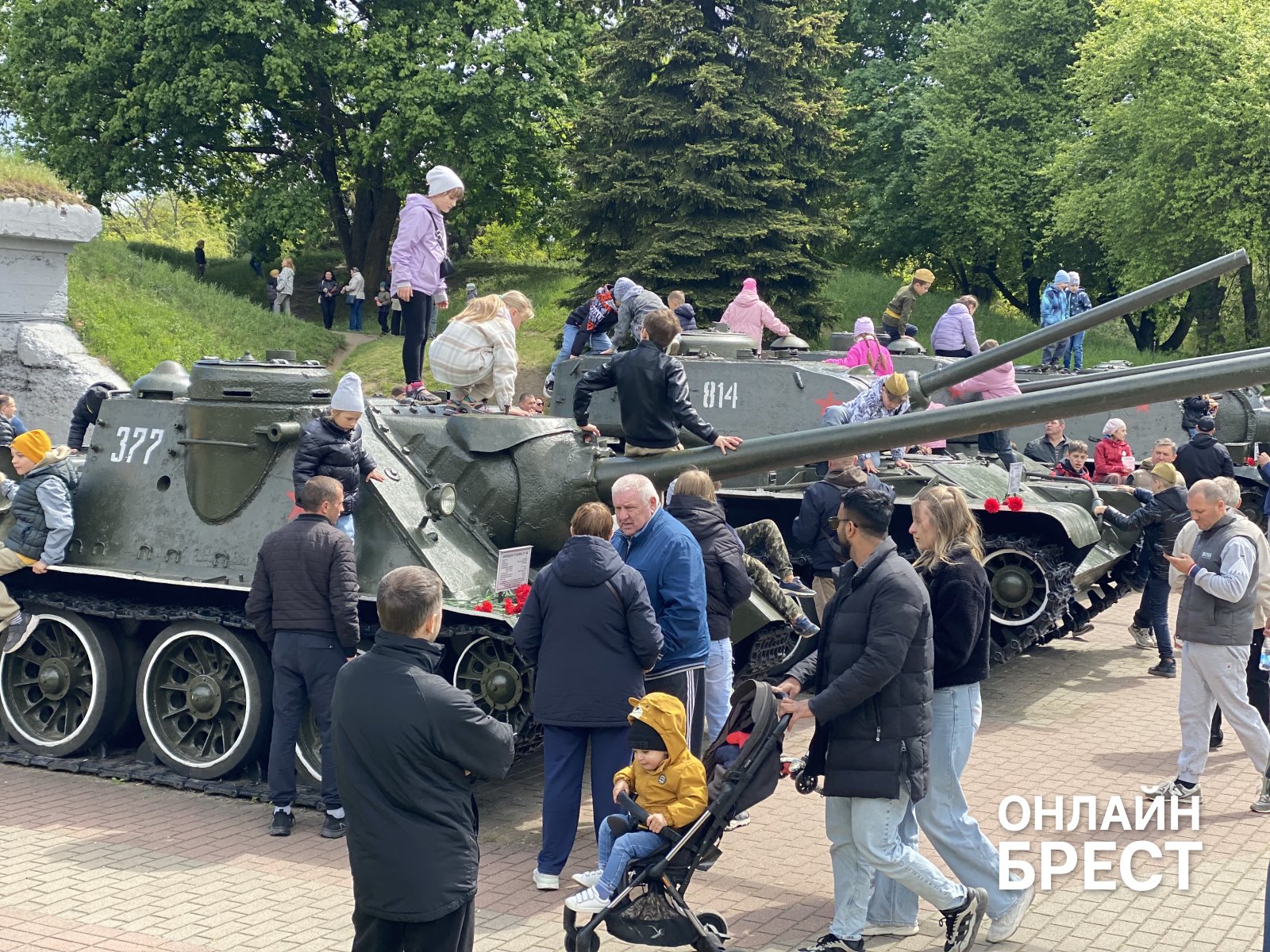 Брест празднует День Победы — большой фоторепортаж
