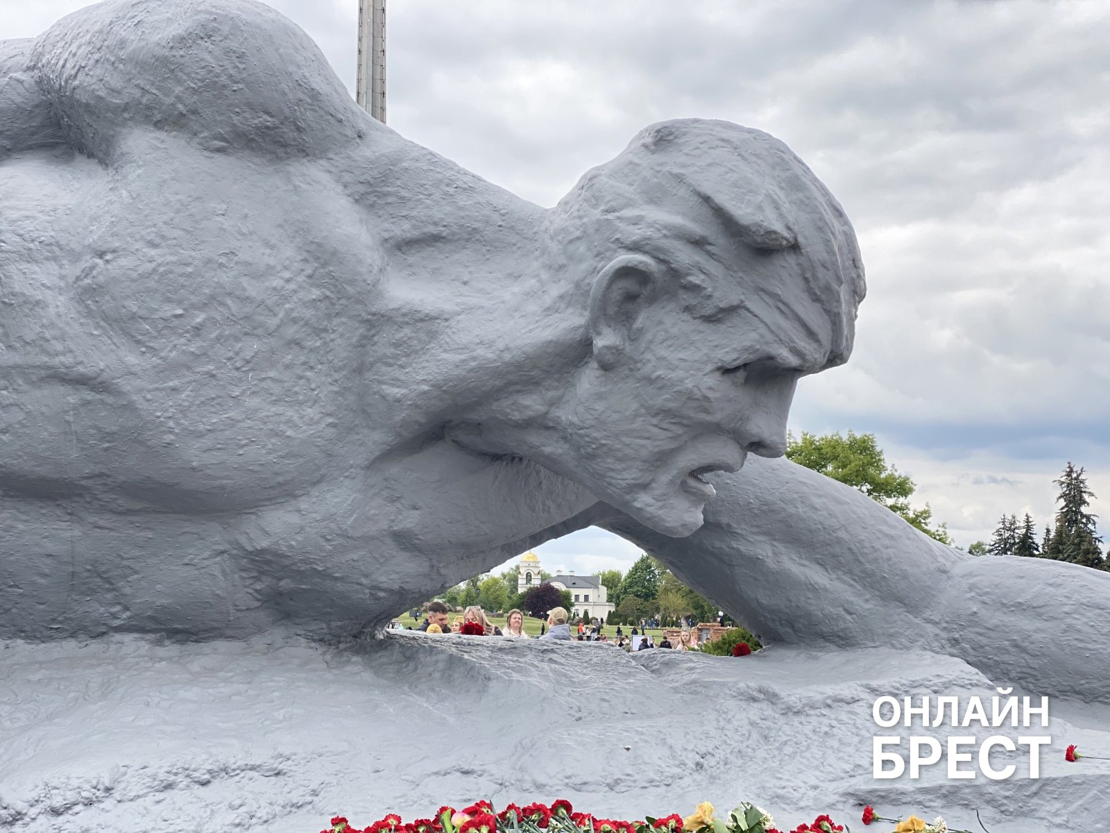 Имя еще одного защитника увековечили в Брестской крепости