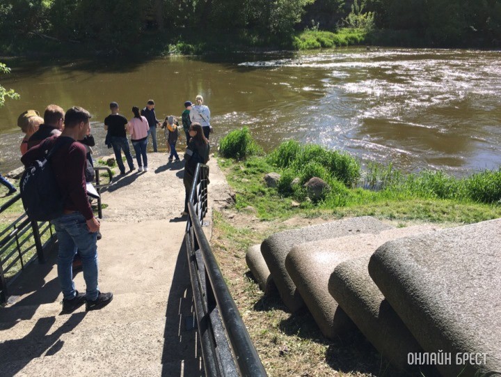 Экскурсовода-нелегала задержали в Брестской крепости