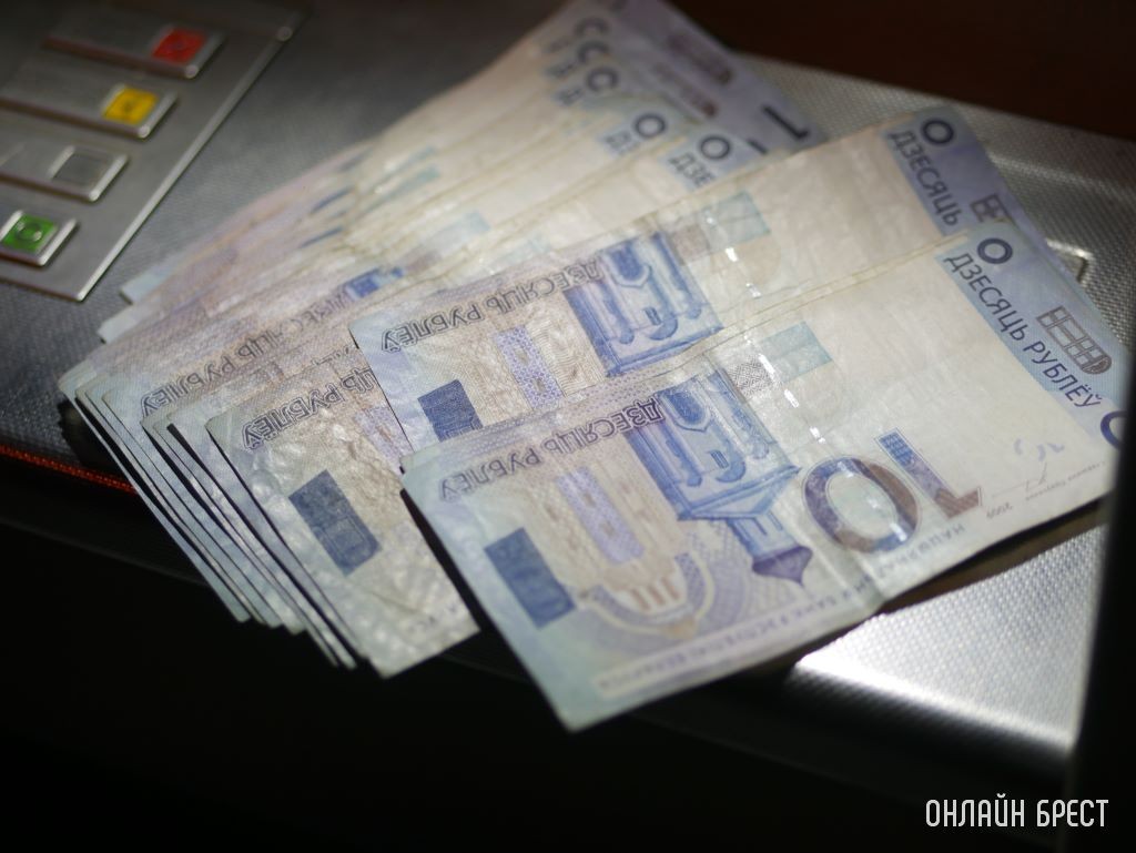 Эти белорусы получат дополнительные выплаты до 5000 рублей — кто и когда