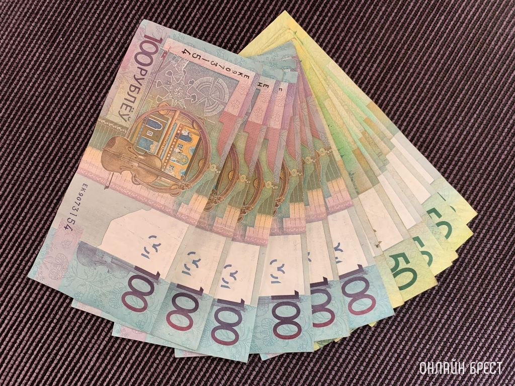 Белстат: средняя зарплата в октябре составила 2758,6 рубля