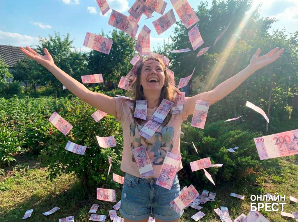 Должны ли доплачивать, если работаешь за коллегу на больничном? Ответ юристов