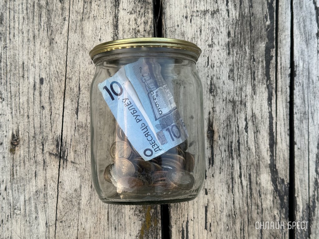 Названа средняя зарплата белорусов в октябре 2024-го