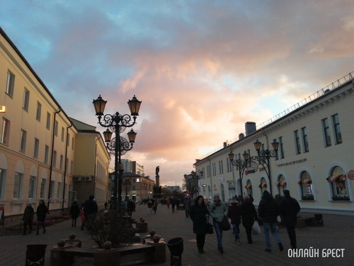 Длинные выходные, уплата налогов, дополнительные поезда, новые авиарейсы – что ждет белорусов в ноябре
