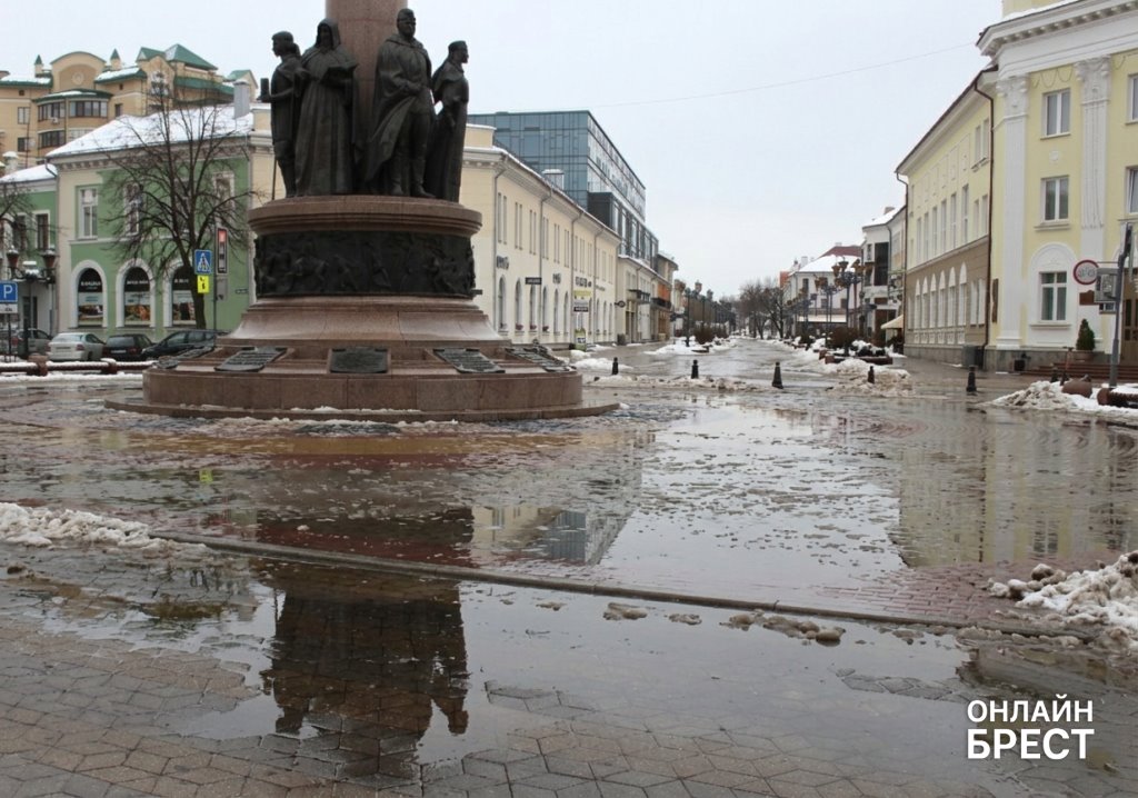 В Бресте борются с подтоплениями