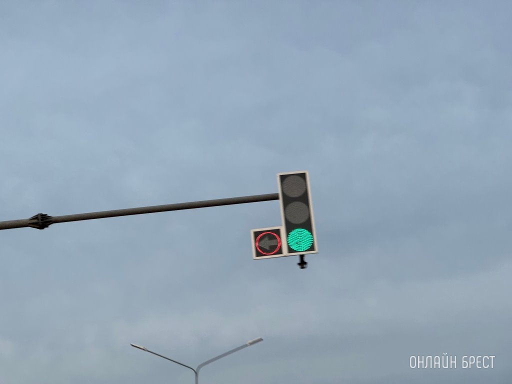 Нужен ли мигающий зеленый на светофорах. Мнение