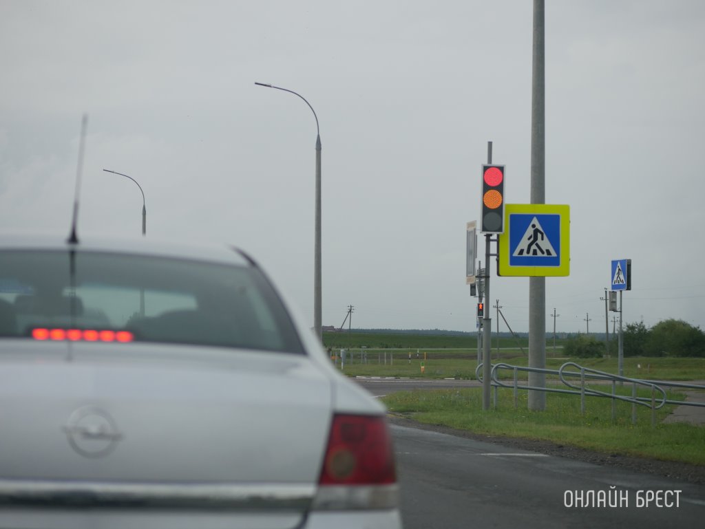 Жёлтый сигнал светофора: как не получить штраф в размере 200 рублей