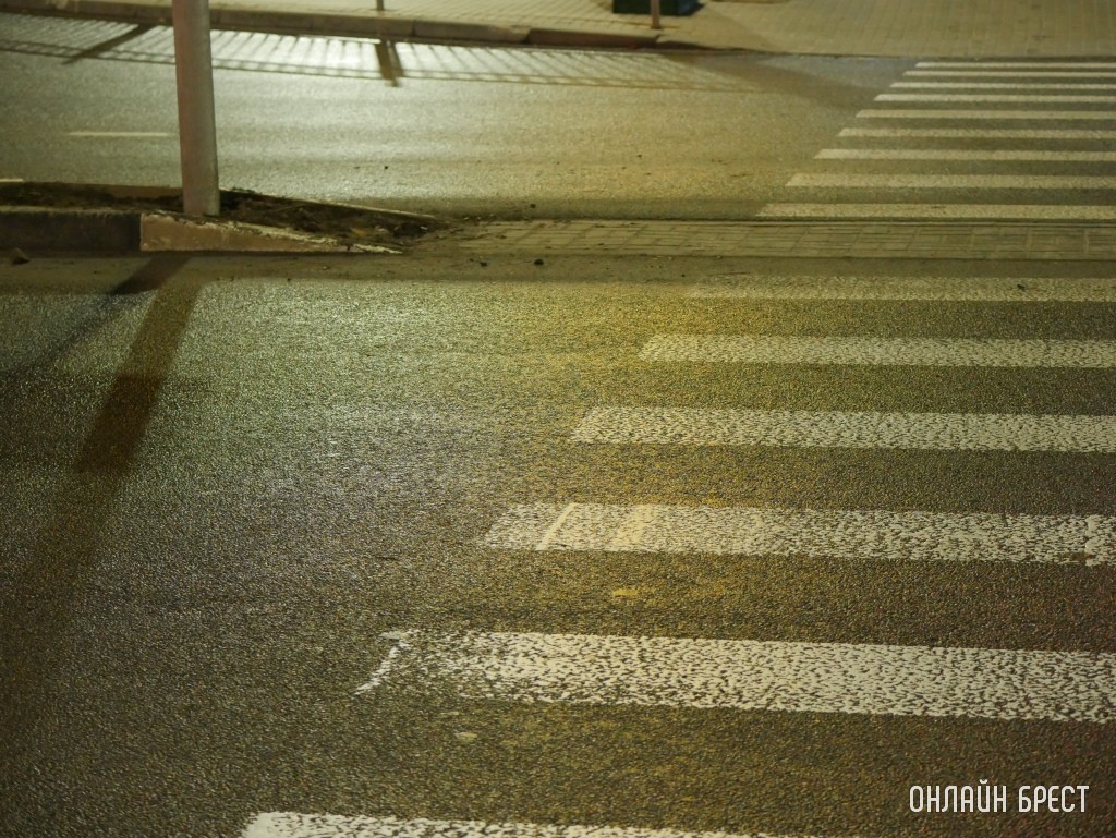 В Беларуси женщина-водитель сбила пешехода, а компенсировать пострадавшему 25 тысяч рублей должен ее муж