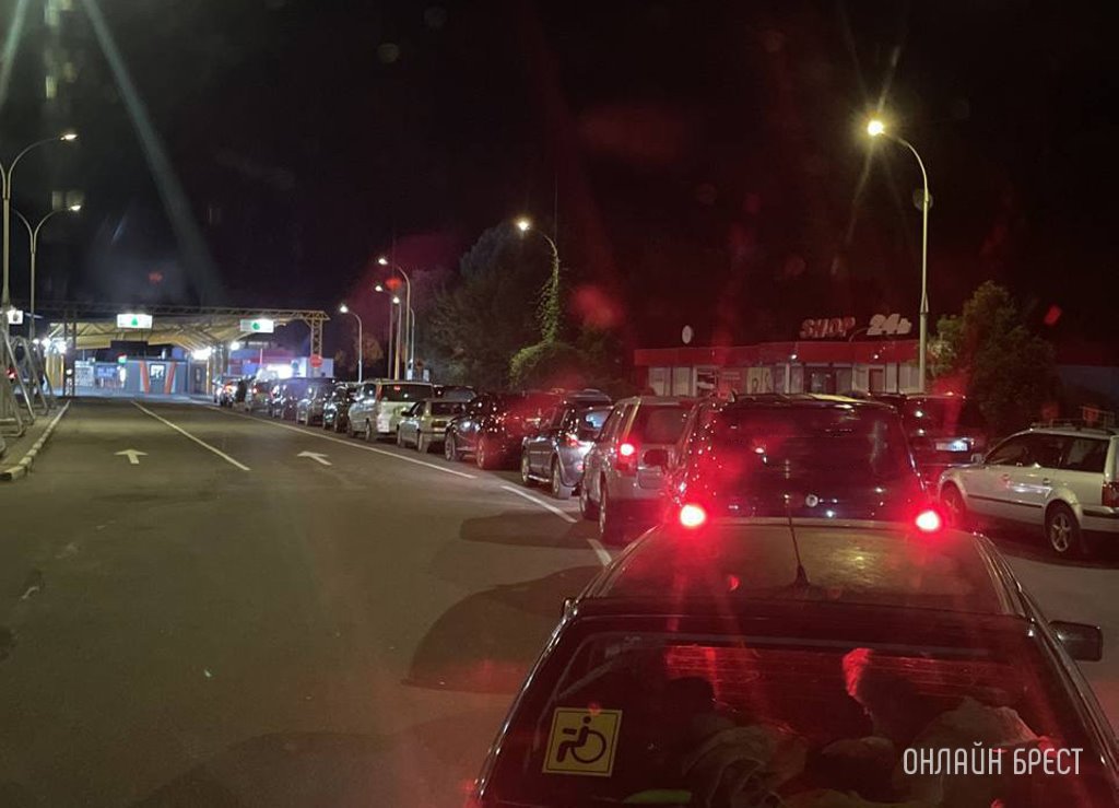 В Польшу перестали пропускать машины из Беларуси без присутствия владельца. Что происходит