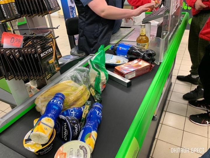 Сколько белорусы в среднем тратят в магазинах за день