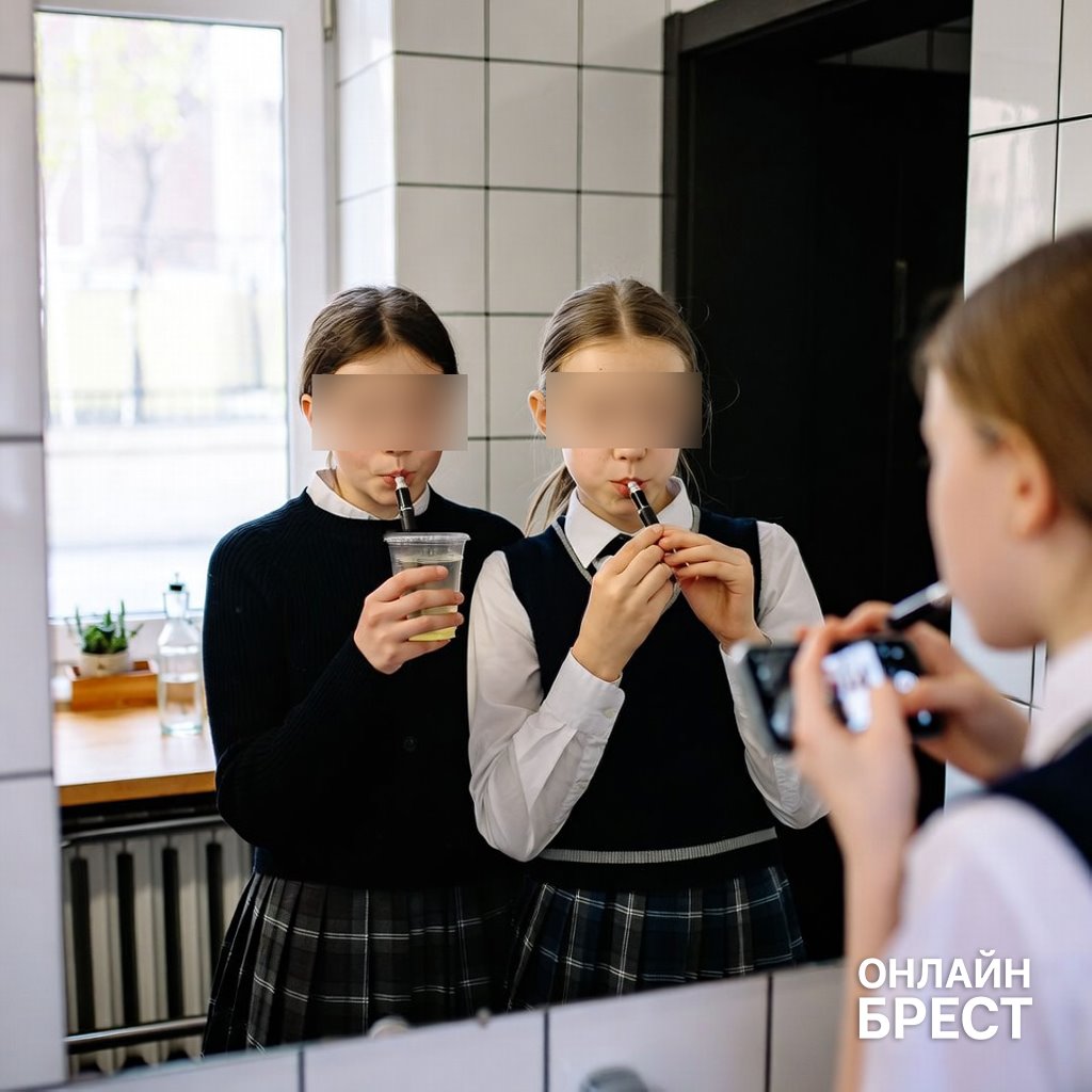 Видео из туалета с распитием алкоголя школьницами попало в сеть — что было дальше