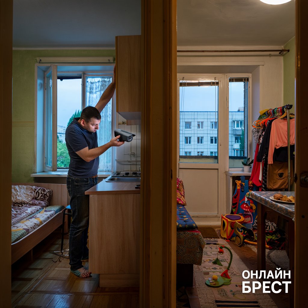 Бывшие супруги разделили квартиру, мужчина установил внутри видеонаблюдение