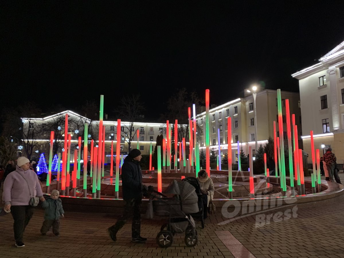 Главная новогодняя красавица Бреста зажглась — видео