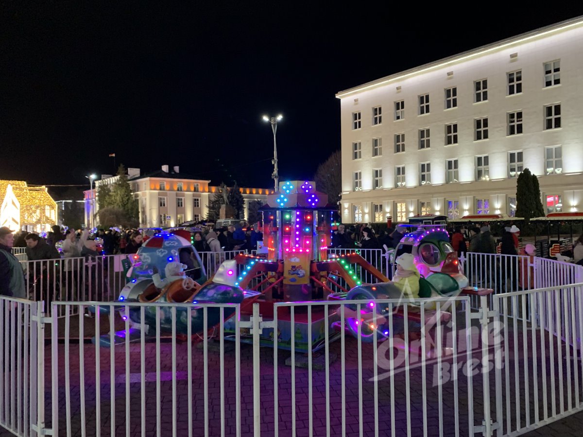 Главная новогодняя красавица Бреста зажглась — видео