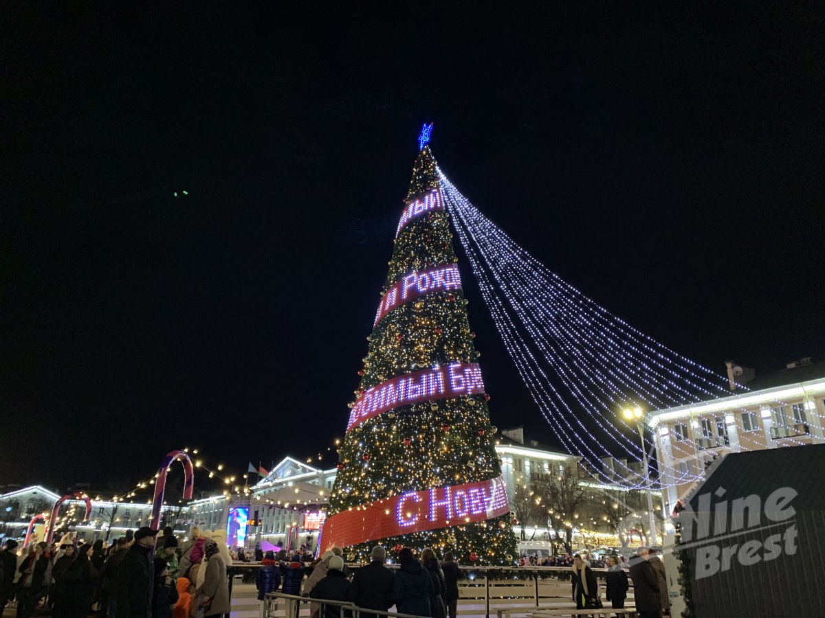Где искать новогоднее настроение? Приходите 20 декабря на открытие главной новогодней ёлки Бреста