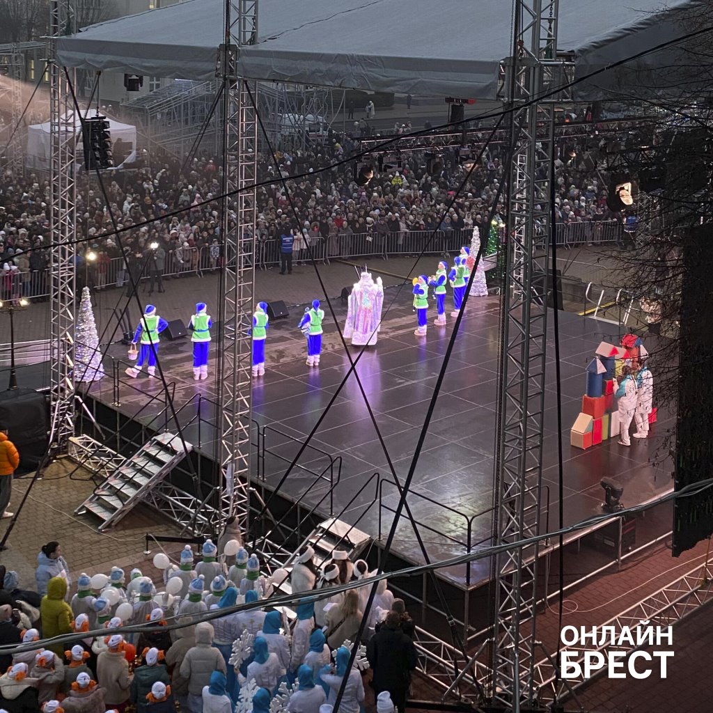 На площади Ленина в Бресте готовят масштабное шоу с Дедом Морозом и дискотекой