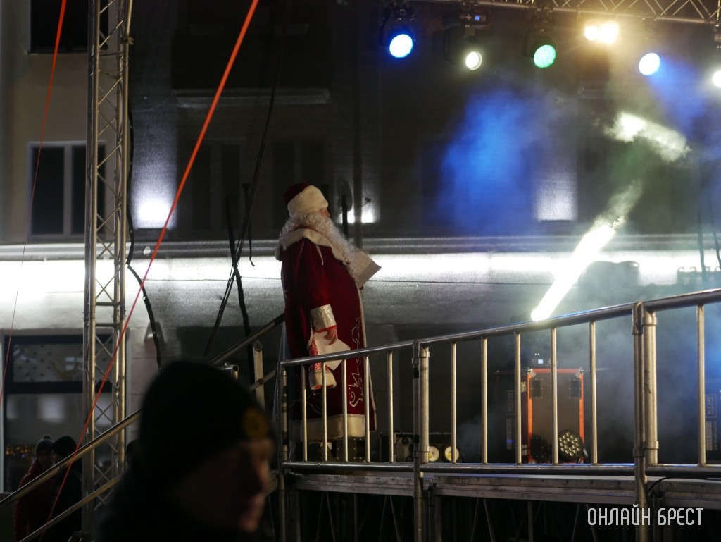 Cколько зарабатывает Дед Мороз из Бреста