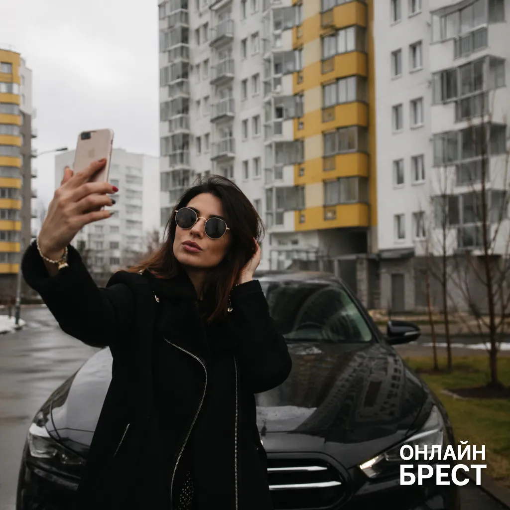 В соцсетях — богатая жизнь, в реальности — мошенничество: жительница Барановичей задержана