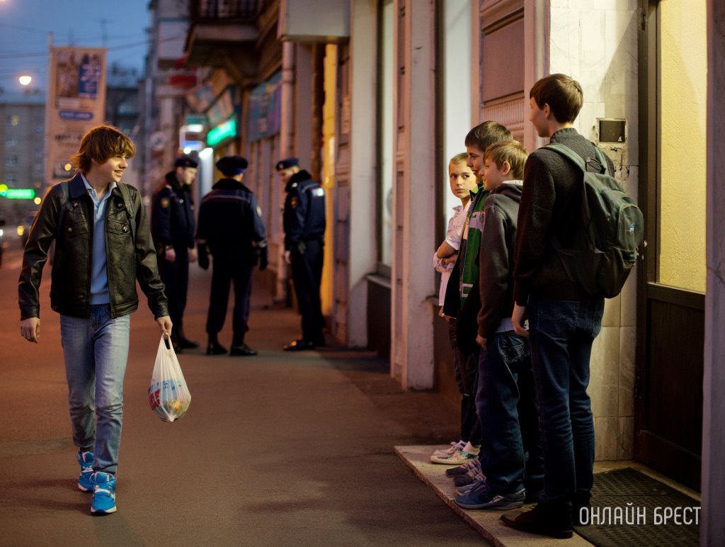 Житель Барановичей ненадолго оставил несовершеннолетнего брата без присмотра. Что из этого вышло