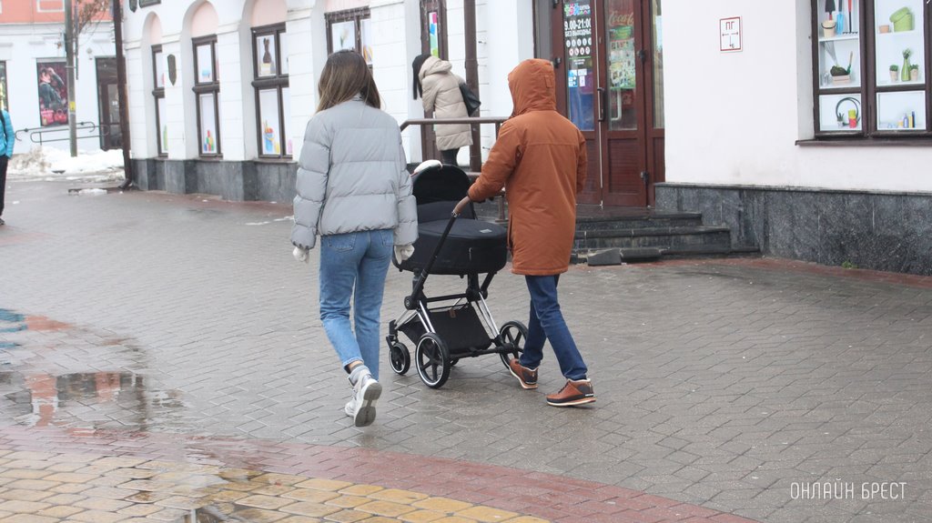 Врач объяснил, насколько серьезен риск менингита при хождении без шапки
