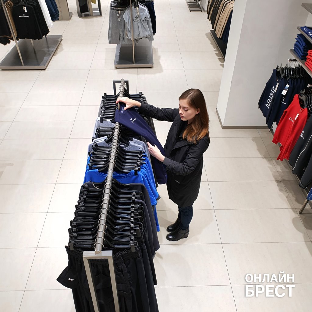 Женщина воровала брендовые вещи и перепродавала в своем магазине