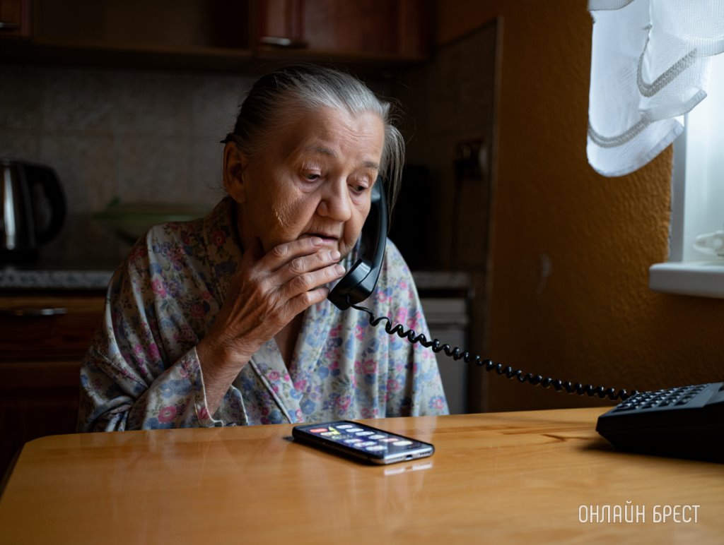 История о том, как в Брестской области у бабушки выманили 13 тысяч рублей
