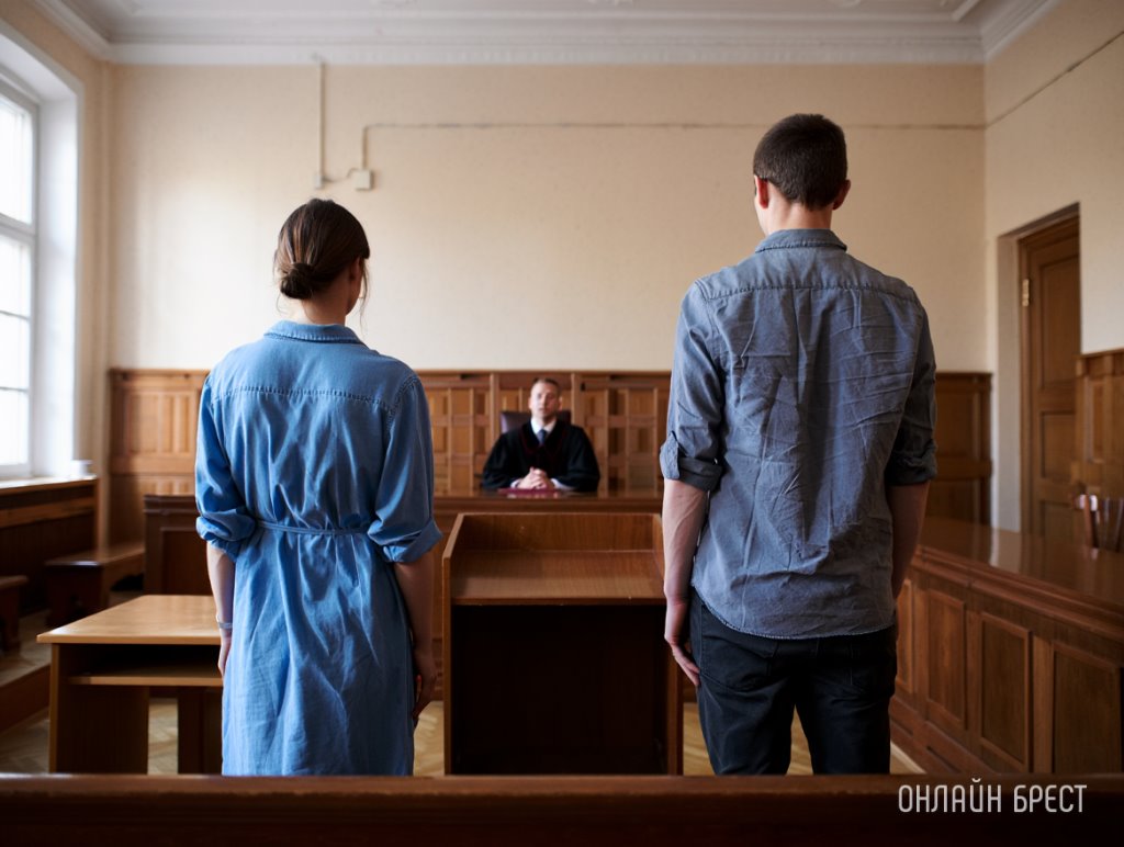 В Беларуси суд лишил мать-алкоголичку и безответственного отца родительских прав