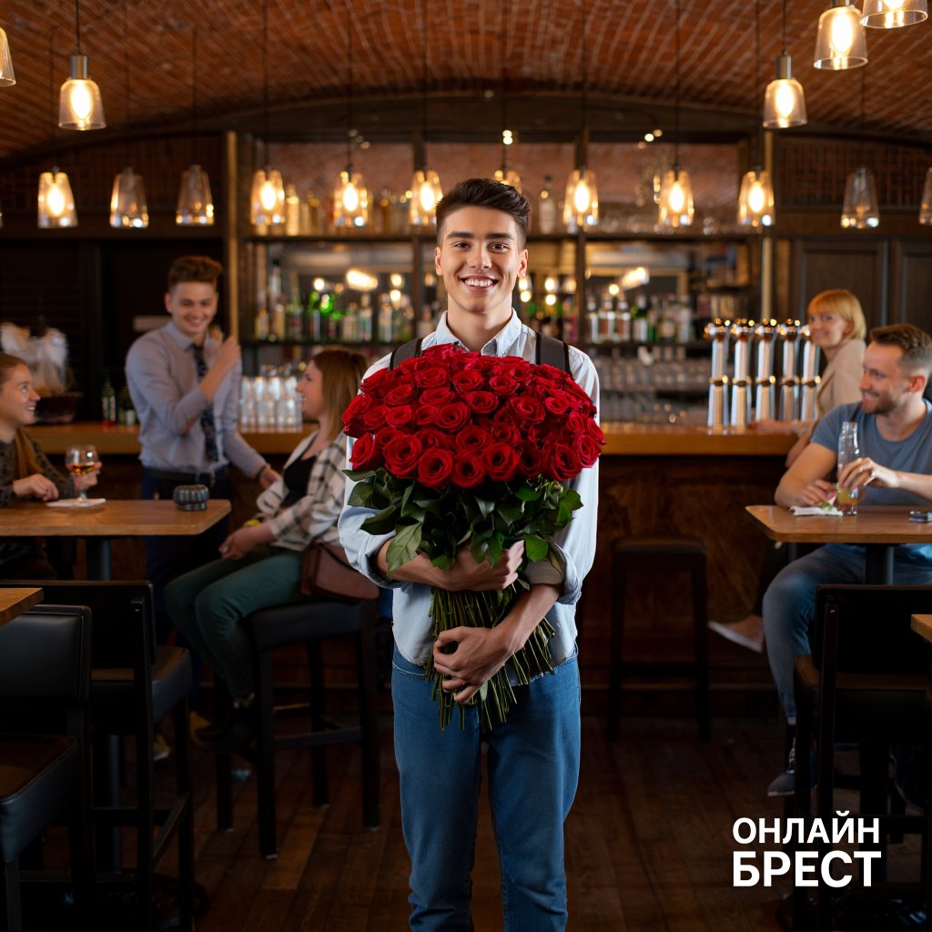 Дарил по 500 роз, платил за всех в баре. В Беларуси студент изображал мажора, а сам задолжал 30 тысяч рублей