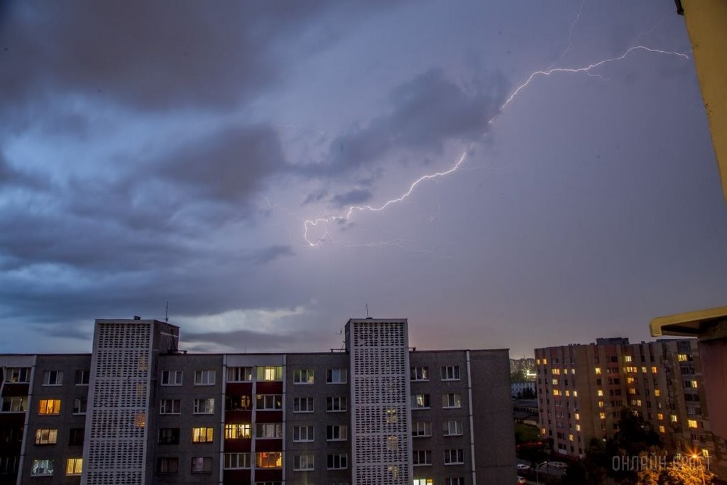 В Бресте ожидаются дожди и грозы.  В МЧС напомнили правила поведения в непогоду