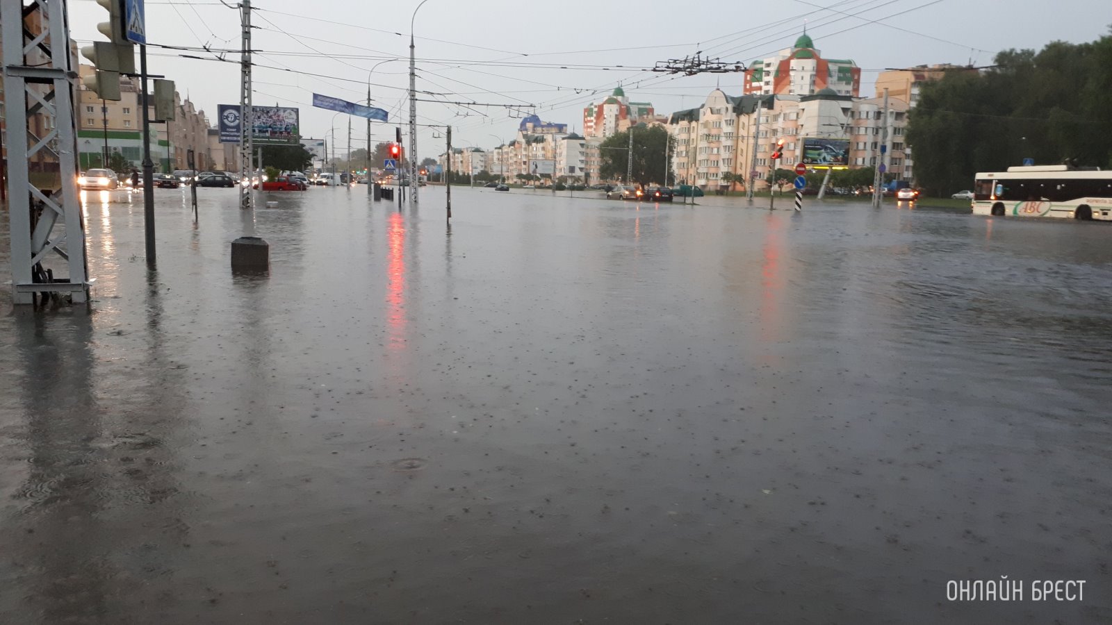 Как компенсировать ущерб, если во время непогоды подтопило машину? Рассказала адвоката