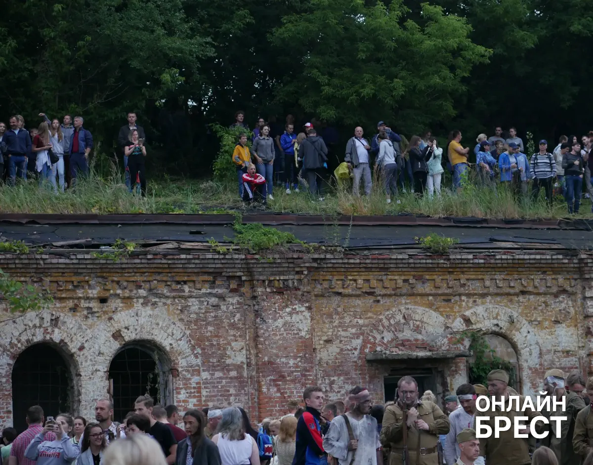 Реконструкция в Брестской крепости продлится около часа — рассказываем, что увидят зрители